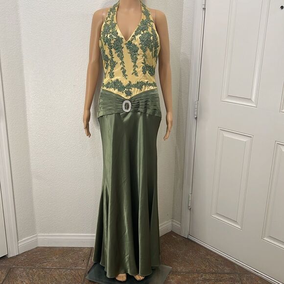 F.I.E.S.T.A FASHION Dress Sz Medium Formal Floral Embroided Beaded Sequin Gown - Picture 3 of 17
